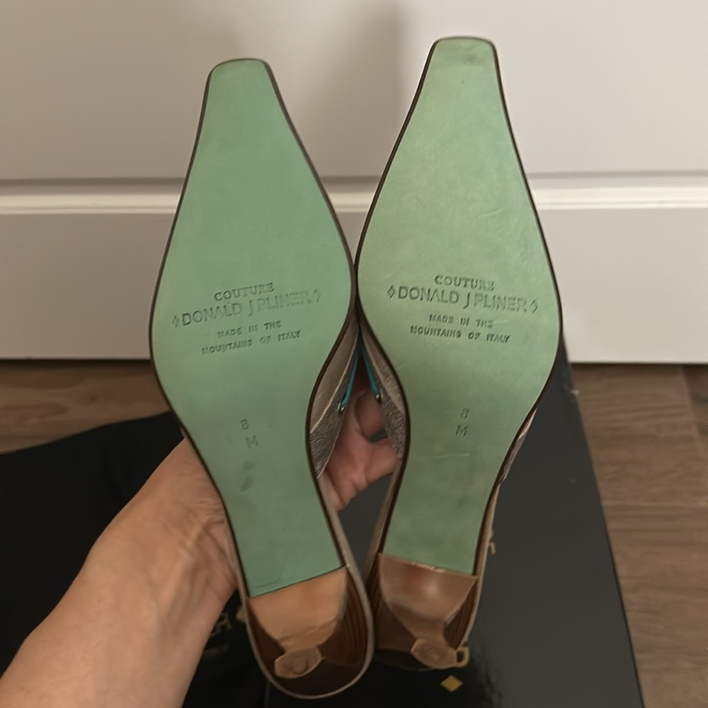 Donald J. Pliner Couture Vintage Y2K Distressed Silver Mule Heel Teal Lace Bow 8 - Picture 4 of 7